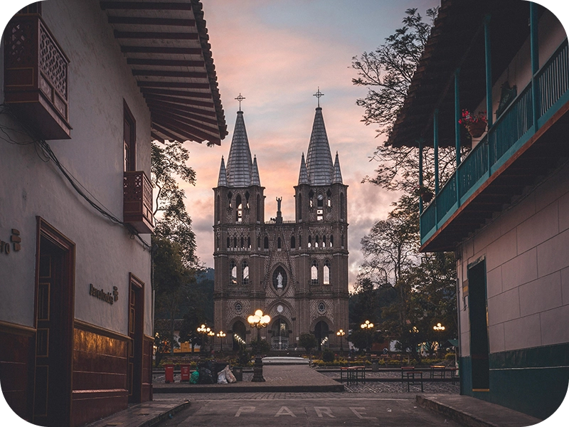 iglesia-lejana-inicio